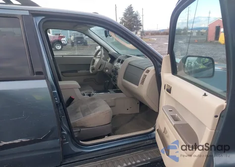 2010 Ford Escape Xlt z USA, uszkodzony, nr VIN 1FMCU9DG6AKB79692